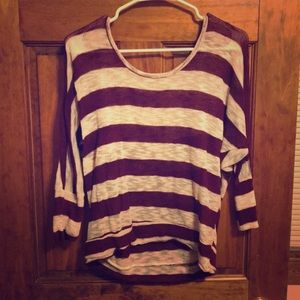 White maroon striped lace back 3/4 sleeve top